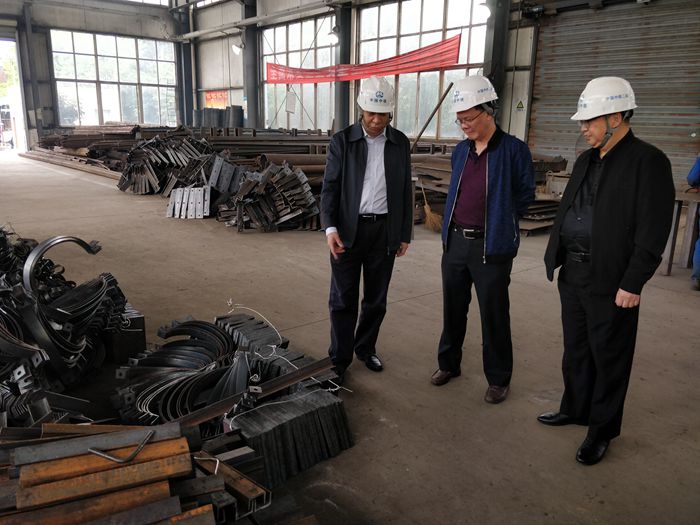 1569238066611481.jpg 附图一:了解分公司产品和设备情况.jpg