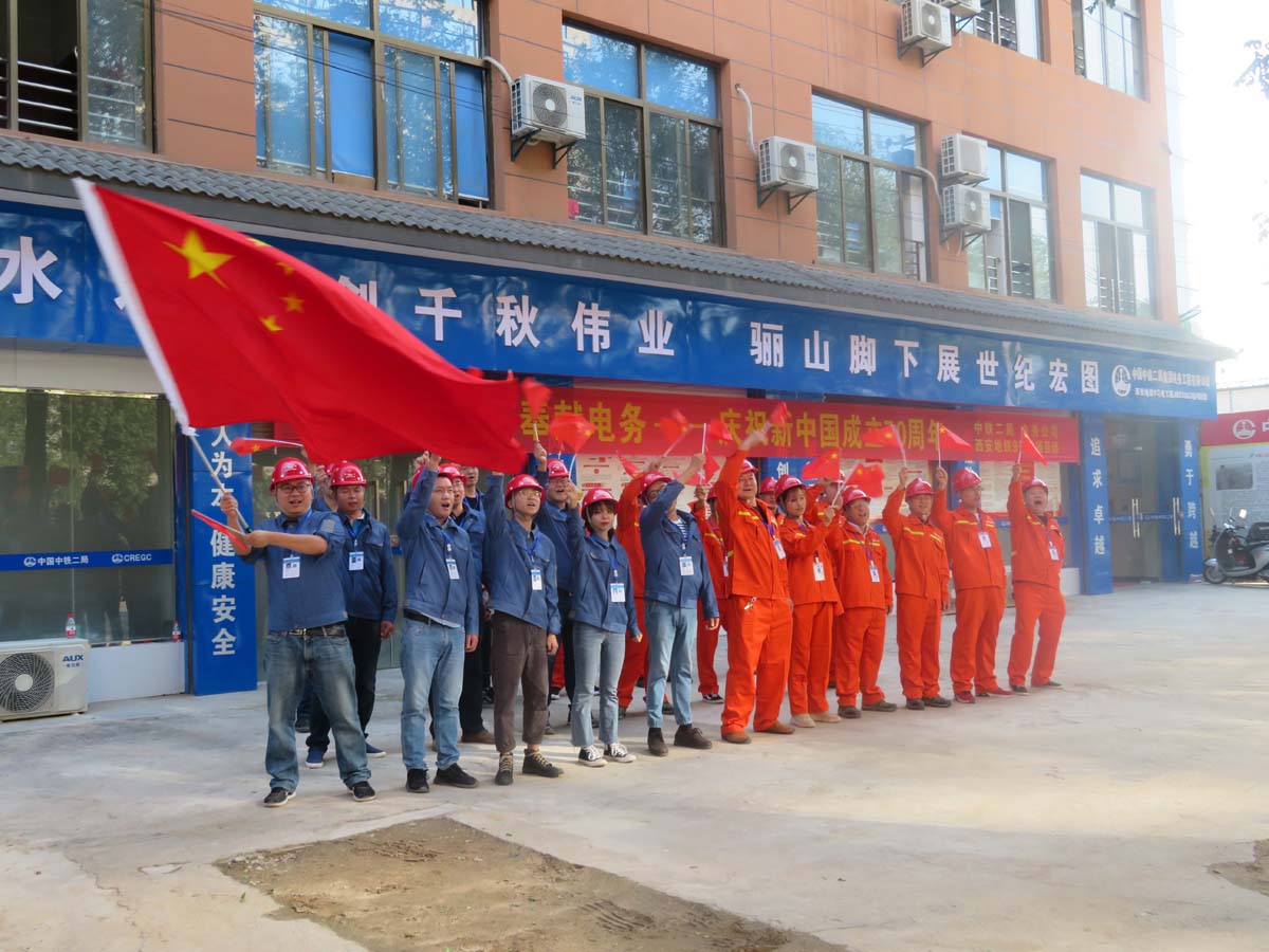 图1：集体歌唱《我和我的祖国》.JPG