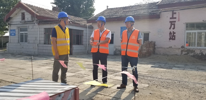 1569741443126328.jpg 防风险 保安全 迎大庆 检查2019年9月29日 林总 伍总 (16).jpg