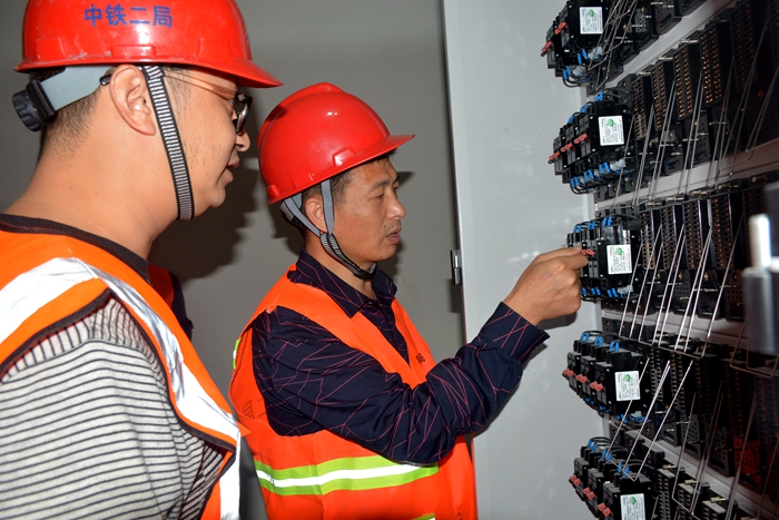 1571650110532776.jpg 图1:检查指导施工现场_副本.jpg