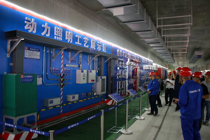 1573472526798110.jpg 图2:观摩机电工艺展示墙_副本.jpg