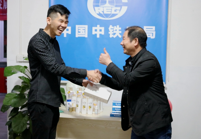 1576748206115316.jpg 授奖.jpg