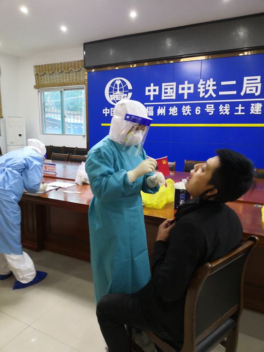 图1：核酸检测现场_副本.jpg