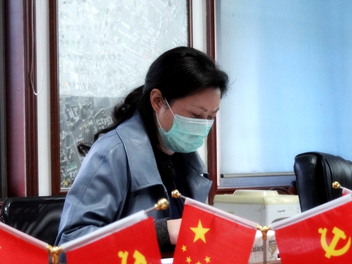 图2 分公司党支部书记张锦燕讲话.jpg