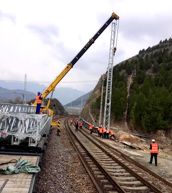 6、接触网作业队复工复产---摄影  袁超_副本.jpg