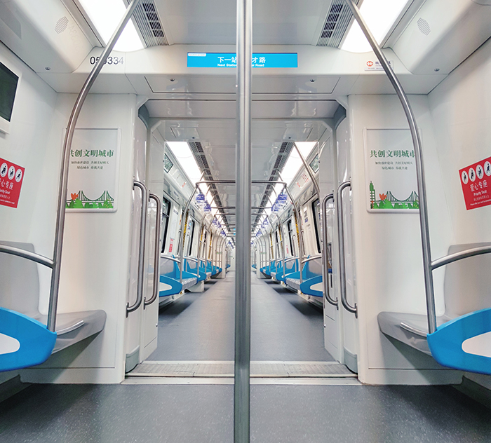 1587633533559972.jpg 图4:车内场景(周明摄)副本.jpg