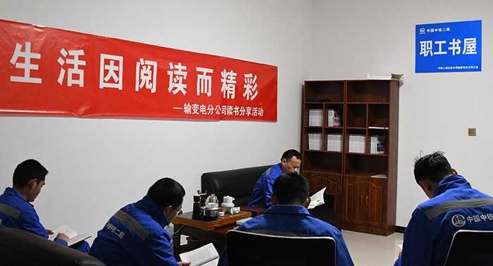 图1：安静阅读中副本.jpg