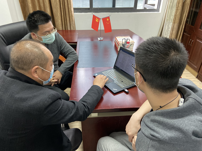 图2：张总在杭州地铁9号线信号项目部谈话现场.JPG