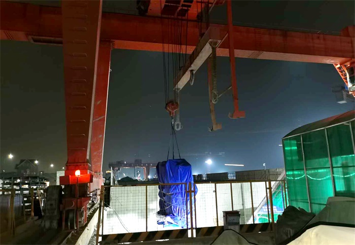 1588240304379368.jpg 图2:整流变压器吊装副本.jpg