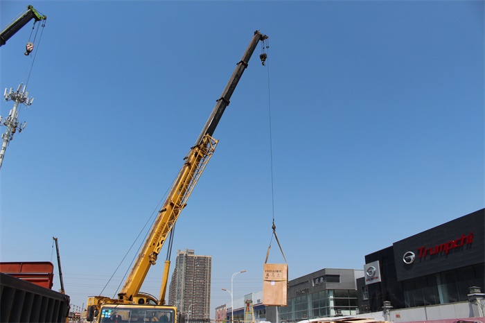 1588240317129560.jpg 图4:整流器柜吊装副本.JPG