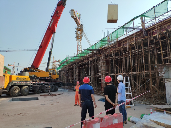 1588595070412158.jpg 项目部经理、安环部长、监理现场盯控.jpg