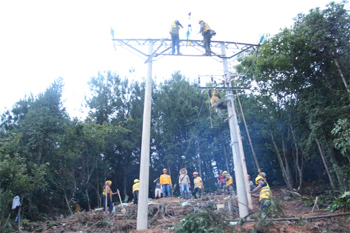 电杆重新筑立.JPG