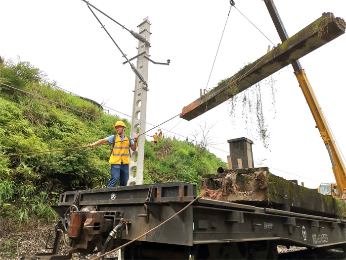 1591674044804694.jpg 进行渡水槽拆除2_看图王.jpg