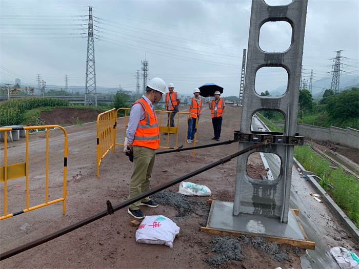 图1接触网施工现场检查.jpg