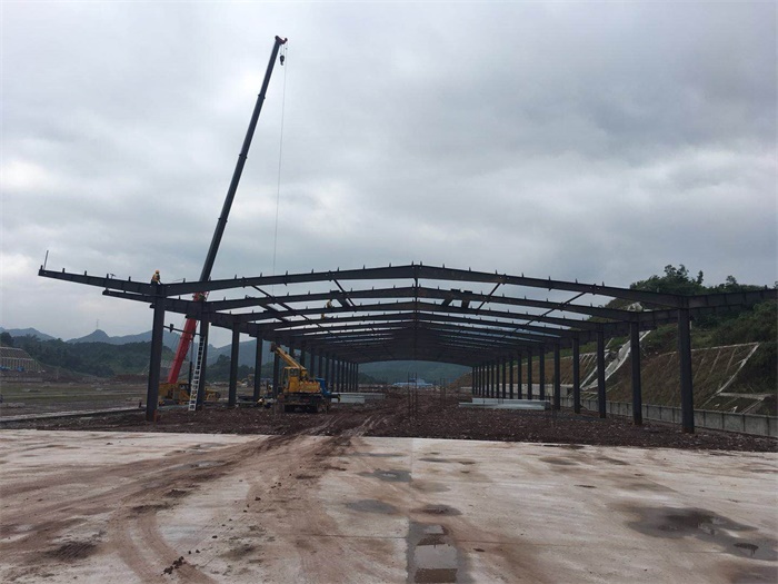 图一：钢梁吊装完成(1).jpg
