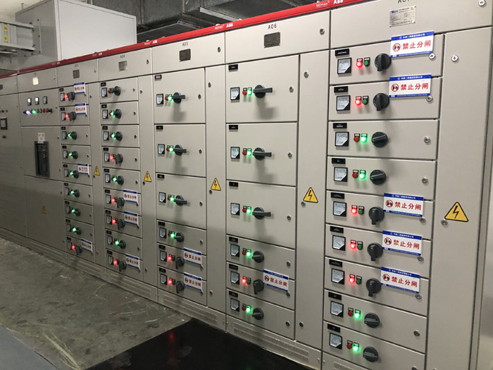 1591973641528860.jpg 图3:配电柜上张挂安全标牌_副本.jpg