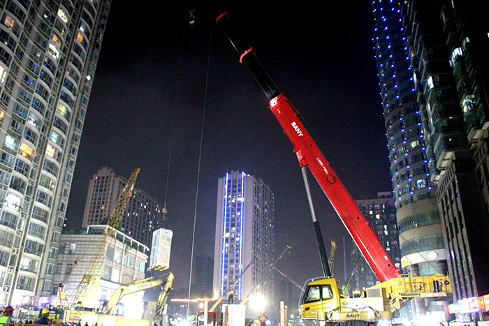 图三：400V开关柜吊装 副本.jpg