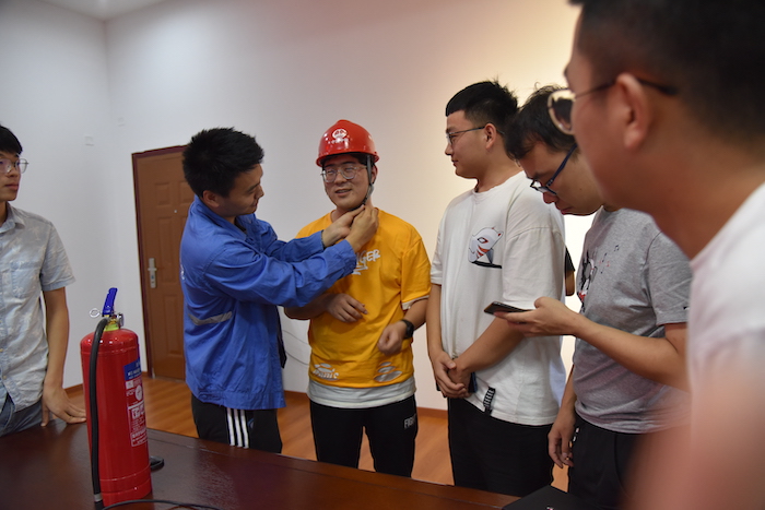 1597051959763771.jpg 图2 安全帽使用.JPG