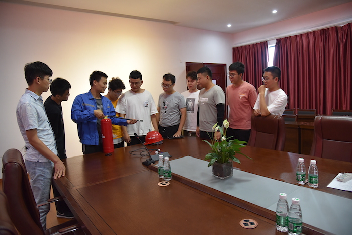 1597051987444561.jpg 图3 灭火器的使用.JPG