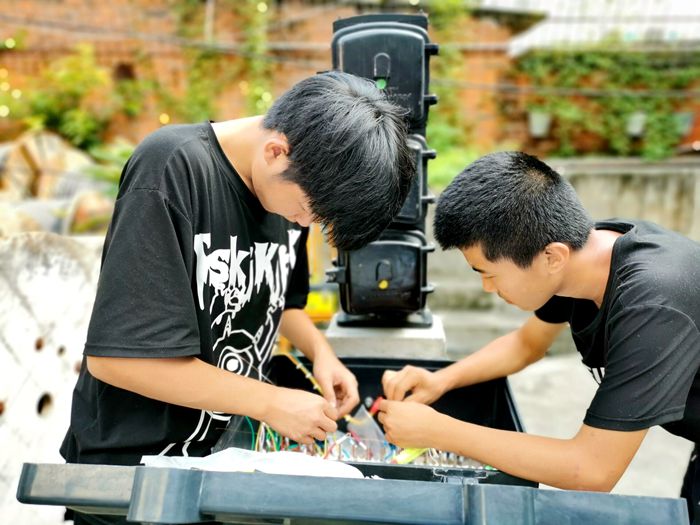 1598239461778186.jpg 图2:信号机点灯配线实操_副本.jpg