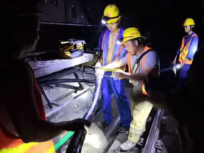 1598319850819540.jpg 图1:将电缆截为合适长度_副本.jpg