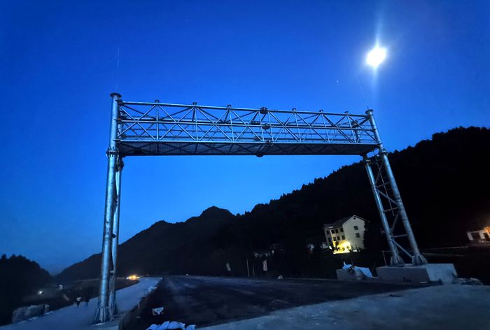 1598836819125510.jpg 图二:月光下的门架_副本.jpg