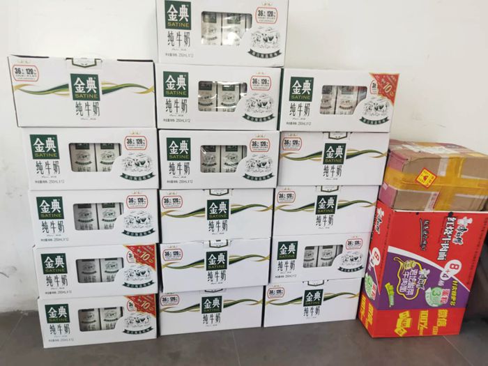 图3：慰问物品_副本.jpg