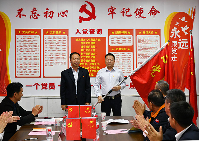 授旗仪式（小.jpg