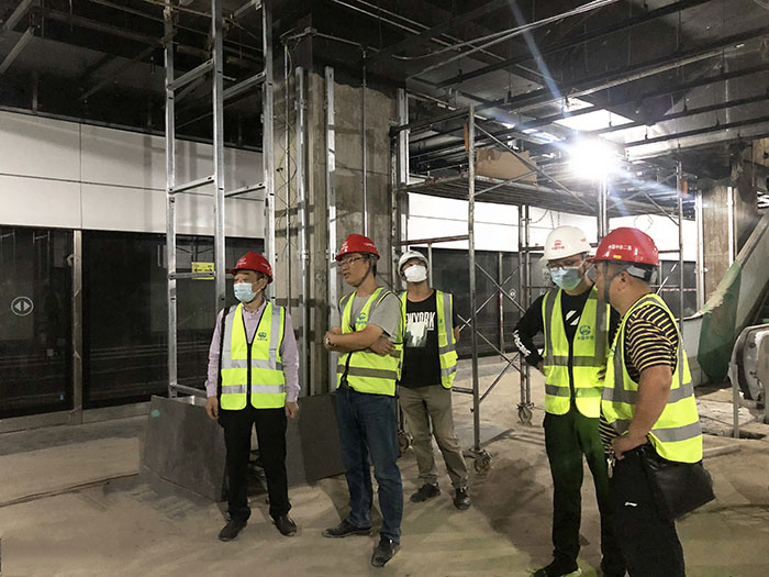 1602211633715360.jpg 图1:项目经理现场指导.jpg