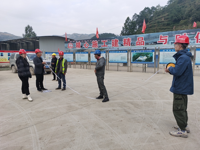 图2：么站隧道消防水池位置测量.jpg