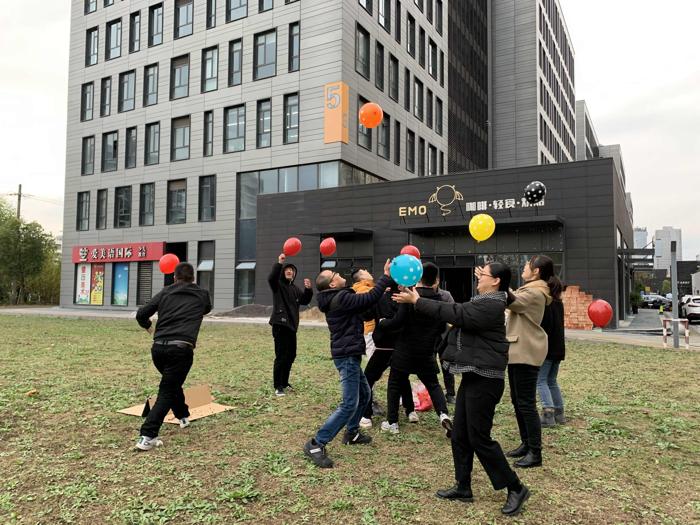 图1：“翻滚吧，气球”.jpg