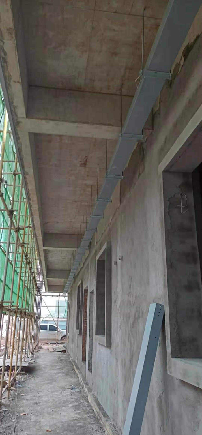 图一：信号机柜吊装.JPG