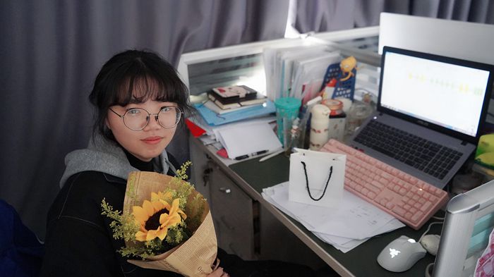 1615208869390427.jpg 图1-2:女神节送慰问.jpg