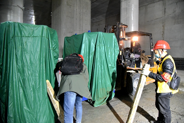 1616638824966149.jpg 图4:设备运输就位_副本.jpg