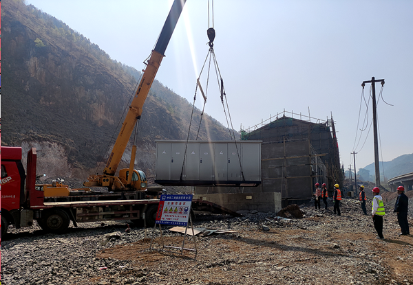 图2 吊装现场2_副本.png