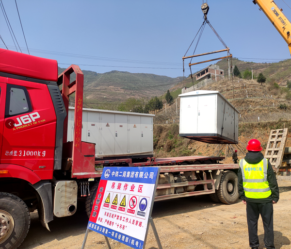 图3 吊装现场3_副本.png