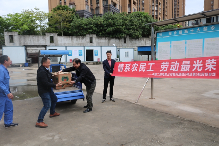 图：现场慰问_副本.jpg