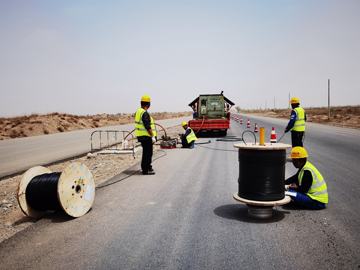 图片：光缆气吹敷设 - 副本.jpg