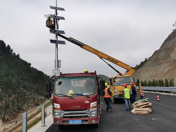 项目经理王光远现场监察 - 副本.jpg