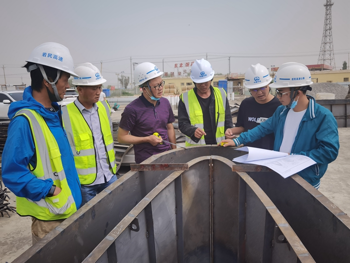 1622018199104524.jpg 图三:钢筋模板拼装规范 - 副本.jpg