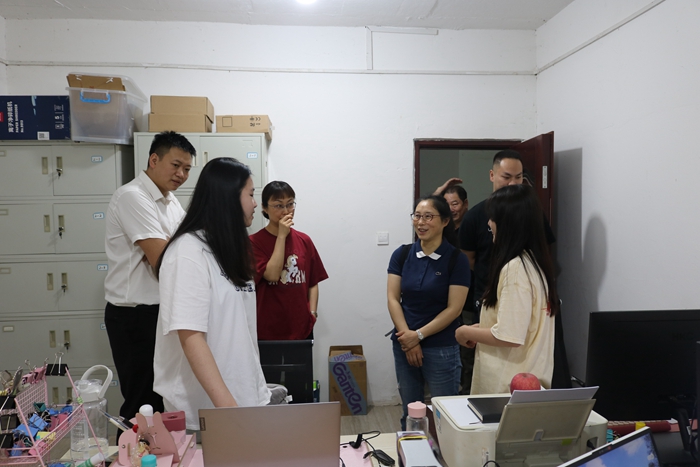 图1：职工交流 - 副本.JPG