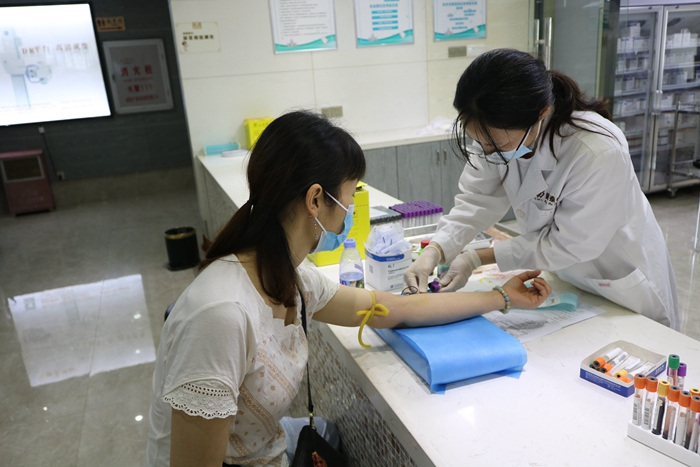 1622596541837828.jpg 图:体检现场 - 副本.JPG