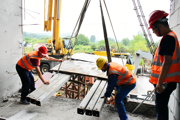 1622774854599432.jpg 图:吊装平台搭设_副本.jpg