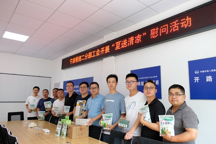 图1：夏送清凉慰问（曾诗媛摄）_副本.jpg