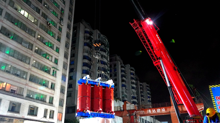 图2：整流变压器吊装_副本.jpg