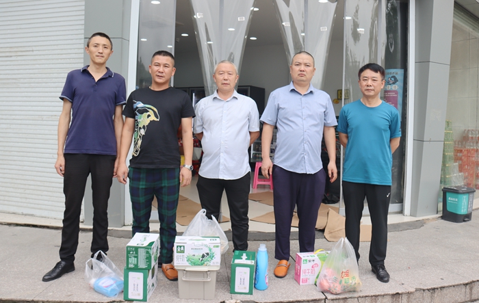 慰问退伍老兵_副本.jpg