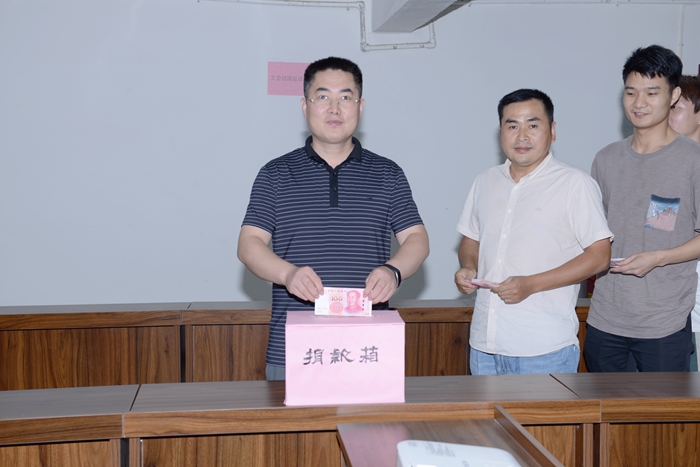 项目经理带头捐款_副本.jpg