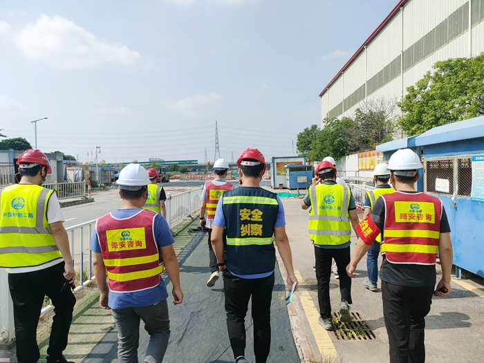 图2：检查组检查施工现场 - 副本.jpg