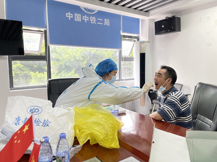 图2：核酸检测现场 - 副本.jpg