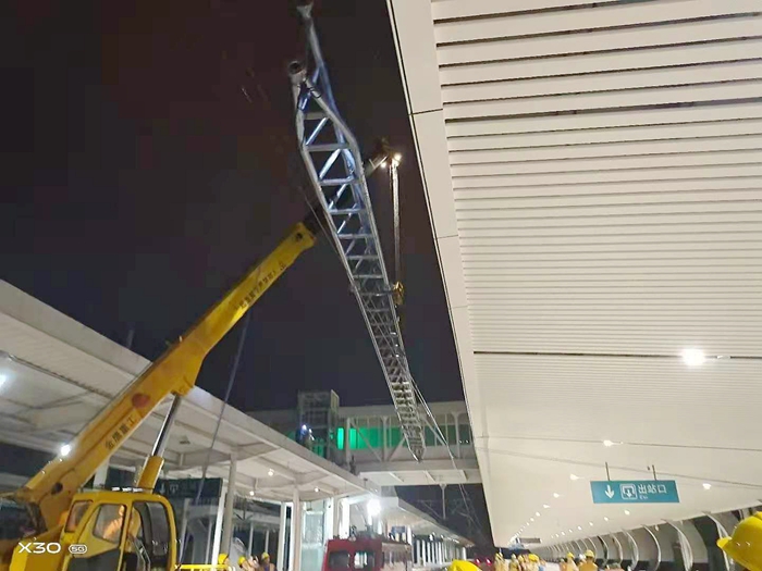 1630308918106305.jpg 吊装过程_副本.jpg